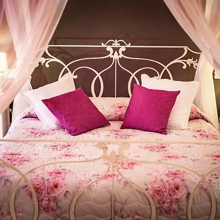 ベッド・アンド・ブレックファスト La Rocchetta ヴァレッジョ・スル・ミンチョ